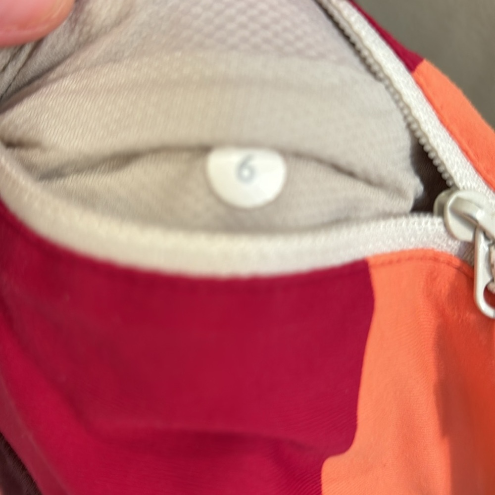 Lululemon Speed Up Low-Rise Lined Short. Size 6. - Picture 3 of 6